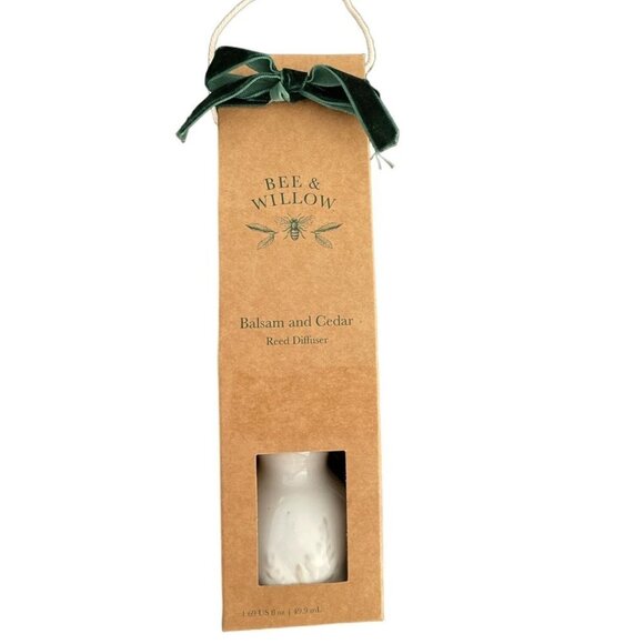 Holiday Embossed Ceramic Balsam and Cedar Branch Reed Diffuser Bee & Willow NEW - Picture 3 of 14